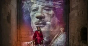 MOI, KADHAFI – Alain Timár au Théâtre des Halles – Off Avignon 2022