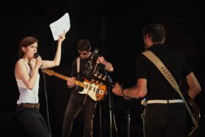 Marie-Sophie Ferdane avec Sébastien Martel et Thomas Fernier dans La 7e vie de Patti Smith