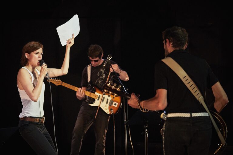 Marie-Sophie Ferdane avec Sébastien Martel et Thomas Fernier dans La 7e vie de Patti Smith