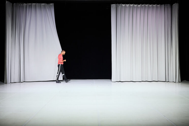Bâtir – AVIGNON_80_2026 – Salim Djaferi et Clément Papachristou -