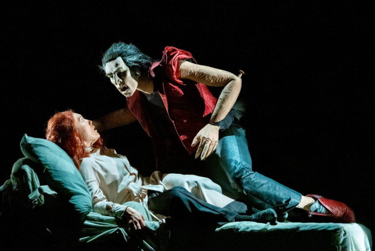 DRACULA LUCY’S DREAM – dracula-festival-off-avignon