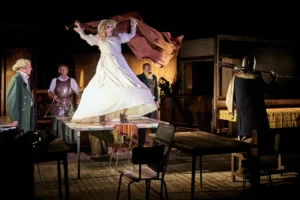 Item – François Tanguy et le Théâtre du Radeau, rien de tout cela – Festival d’Avignon 2025