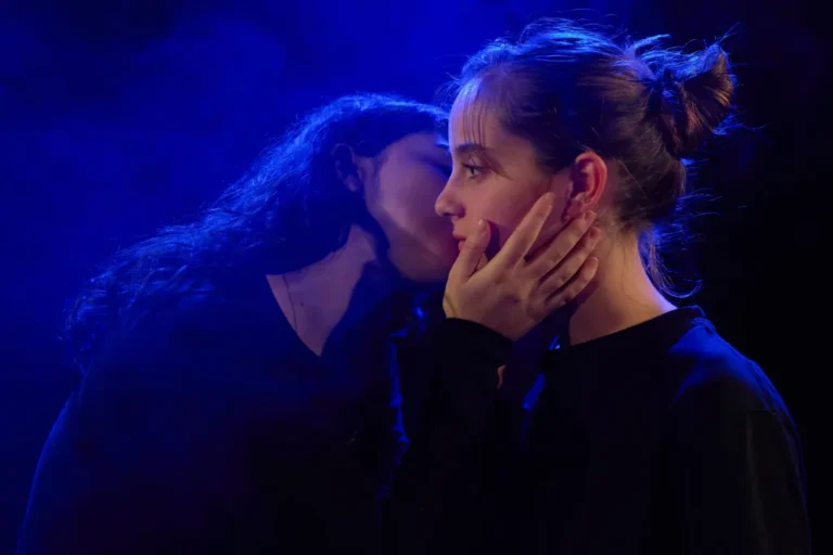 LA PEAU DES AUTRES – de Lauriane Goyet – Off Avignon 2025