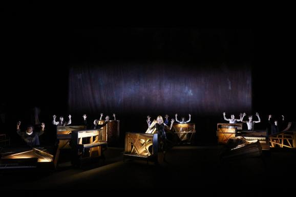 Le Jeu des Ombres de Jean Bellorini à la FabricA – Une Semaine d’art en Avignon 2020