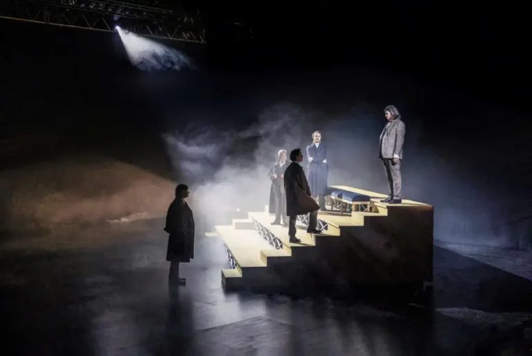 Micha Lescot dans Richard II mis en scène par Christophe Rauck – Festival d’Avignon 2022