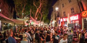 Rue pendant le festival d'Avignon